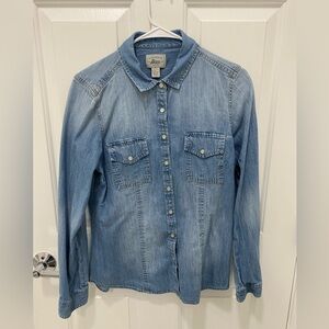 G. H. Bass & Co. light wash denim shirt. Size large.